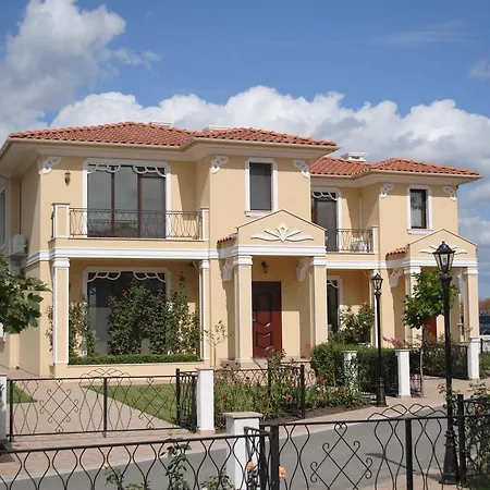 Maria And Plamena Houses * פומורי