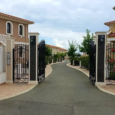 Maria And Plamena Houses פומורי